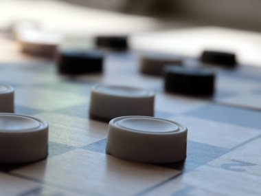 entellektüel gelişim ve eğlence öğesi olarak dama oyunu