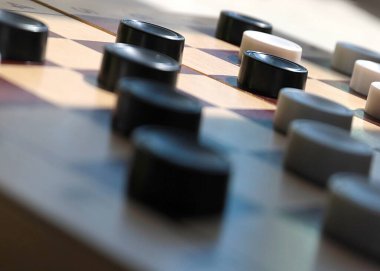 entellektüel gelişim ve eğlence öğesi olarak dama oyunu