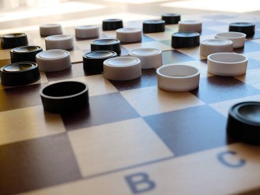 entellektüel gelişim ve eğlence öğesi olarak dama oyunu