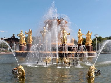 Moskova Rusya 'nın eğlence merkezinde güzel Druzhba Narodov çeşmesi