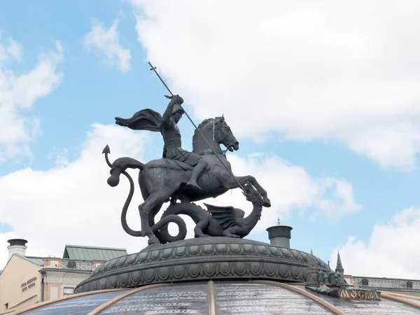 Piękna Majestatyczna Rzeźba George Zwycięskiego Centralnym Placu Moskwy Rosja — Zdjęcie stockowe