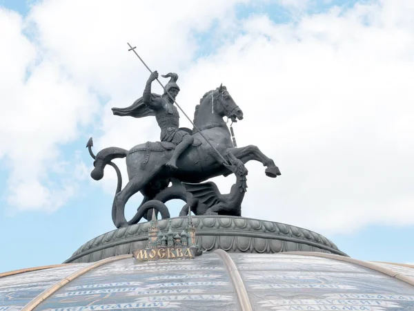 Piękna Majestatyczna Rzeźba George Zwycięskiego Centralnym Placu Moskwy Rosja — Zdjęcie stockowe