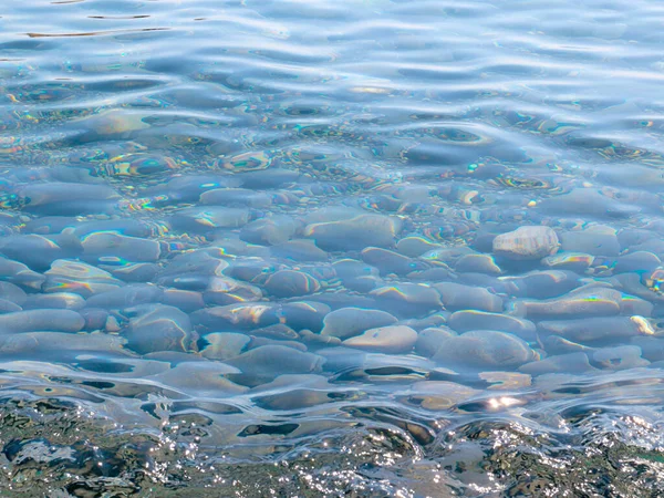 Gyönyörű Tenger Sziklás Strand Tiszta Víz — Stock Fotó