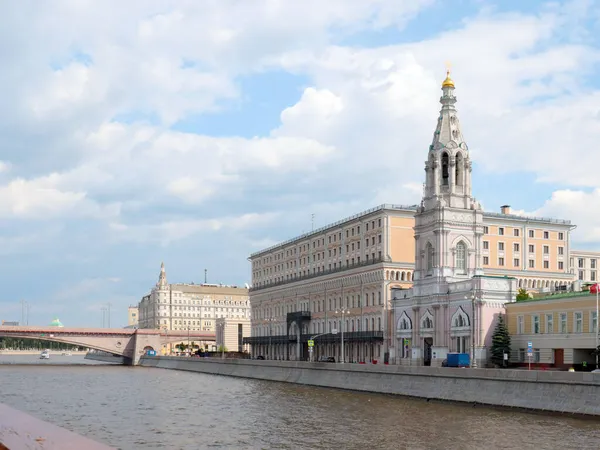 Byggnader Och Vall Floden Yauza Staden Moskva Ryssland — Stockfoto