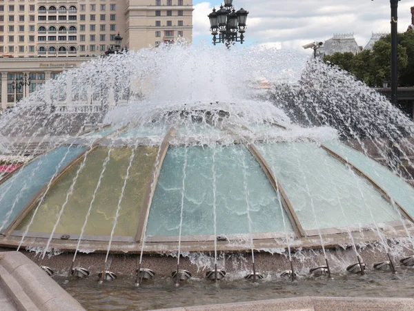 Fontana Corso Acqua Vicino Alla Metropolitana Caccia Fila Mosca Cremlino — Foto Stock