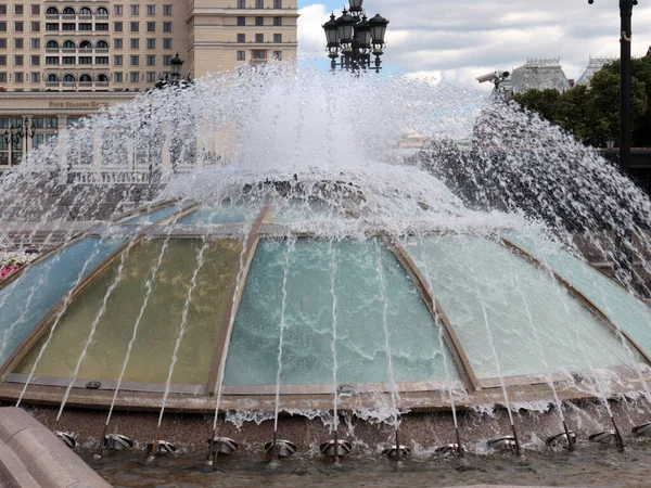 Фонтанный Поток Воды Возле Метро Охотничий Ряд Московский Кремль Россия — стоковое фото