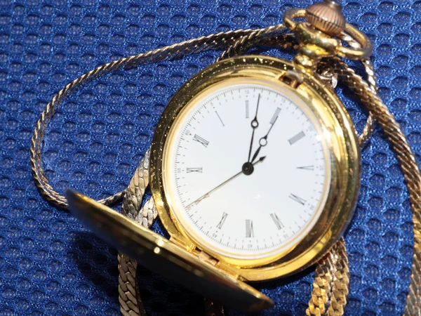 Belo Relógio Bolso Antigo Uma Caixa Feita Ouro Metal Precioso — Fotografia de Stock