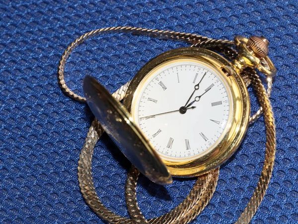 Bellissimo Orologio Tasca Antico Una Cassa Metallo Prezioso Oro — Foto Stock