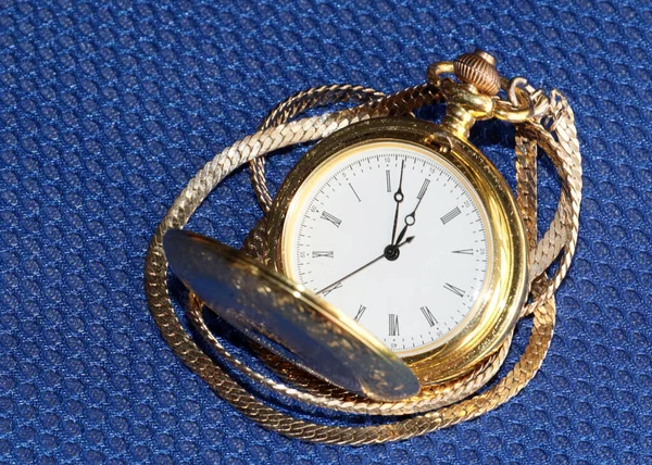 Hermoso Reloj Bolsillo Antiguo Una Caja Oro Metal Precioso — Foto de Stock