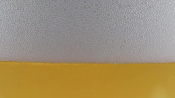 Burbujas Aire Espuma Superficie Cerveza Ligera — Vídeos de Stock
