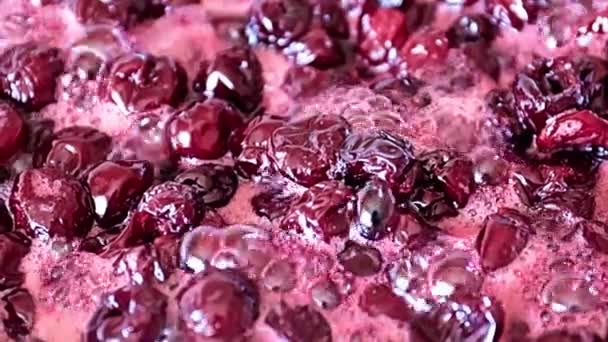 Schiuma Sulla Superficie Della Marmellata Ciliegie Dolci Quando Viene Bollita — Video Stock