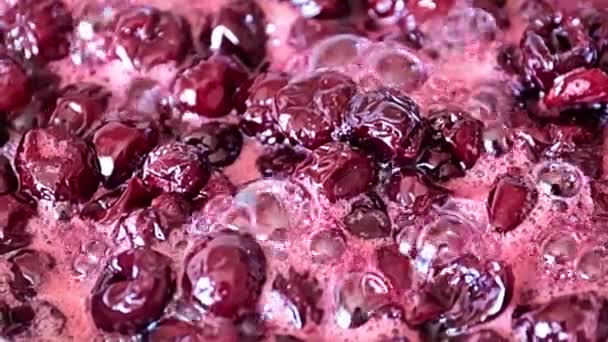 Schaum Auf Der Oberfläche Der Süßkirschmarmelade Wenn Sie Gekocht Wird — Stockvideo