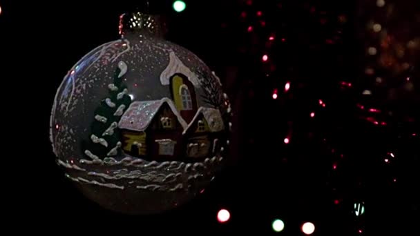 圣诞节前夕 云杉树枝上的玻璃玩具 — 图库视频影像
