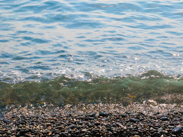 Beautiful Pebble Beach Clean Sea Waves — Stock Photo, Image