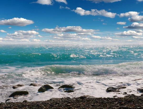 Όμορφο Τοπίο Του Ουρανού Και Κύματα Της Θάλασσας Της Μεσογείου — Φωτογραφία Αρχείου