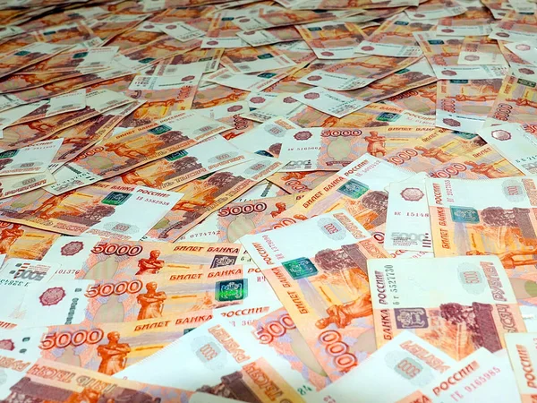 Hromada Pěti Tisícin Papírových Bankovek Ruských Rublů — Stock fotografie