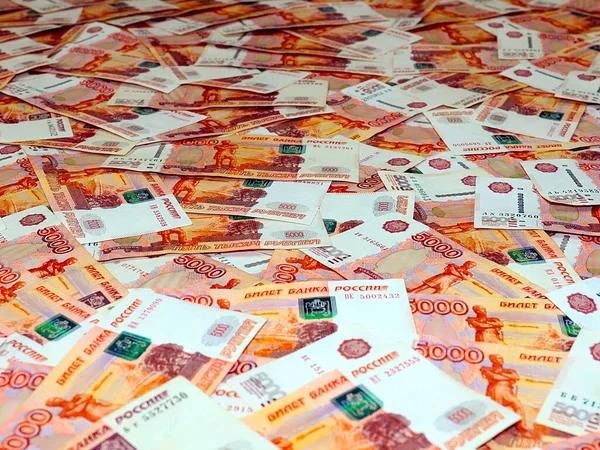 Bir yığın beş bin kâğıt Rus rublesi.