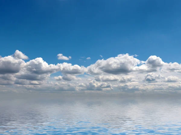 Hermoso Reflejo Del Cielo Nublado Aguas Tranquilas Del Océano — Foto de Stock