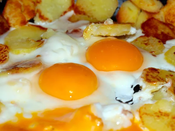 Vynikající Smažená Míchaná Vejce Jako Součást Vaší Ranní Snídaně — Stock fotografie