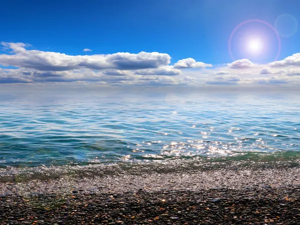 Красивый Тяжелый Солнечный Пейзаж Морские Волны Скалистом Пляже — стоковое фото