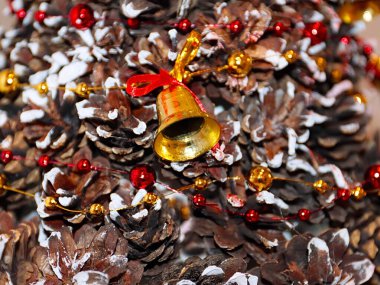 Bir hediye olarak dekoratif Noel ağacı.