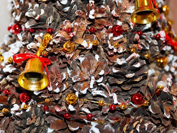 Bir hediye olarak dekoratif Noel ağacı.