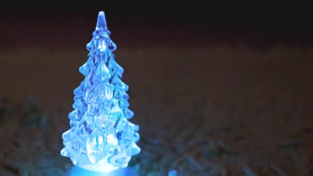 ぼやけて光るランプお祝いの装飾玩具クリスマスツリー — ストック動画