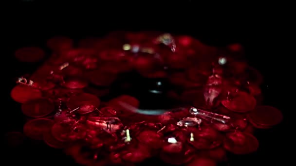 Gotas Líquido Rojo Sangre Joyas Junto Rublos Rusos Metálicos — Vídeos de Stock