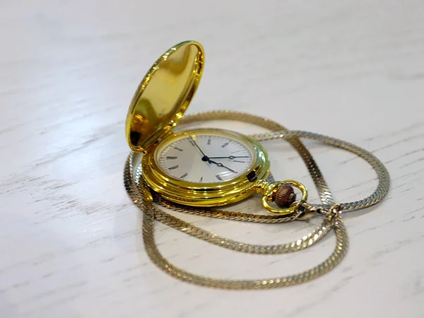 Красивые Старинные Карманные Часы Золотом Чехле Средство Измерения Времени — стоковое фото