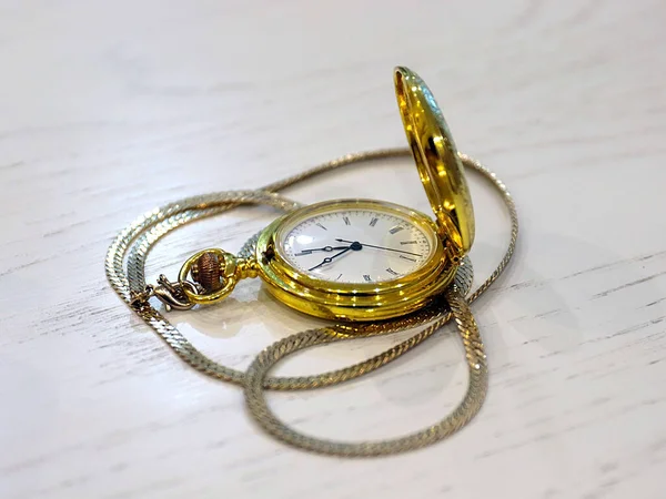 Mooi Antiek Zakhorloge Een Gouden Kast Als Tijdmeting — Stockfoto