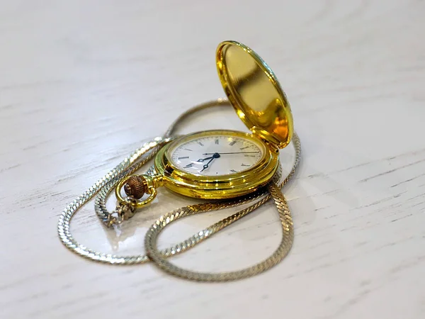 Hermoso Reloj Bolsillo Antiguo Una Caja Oro Como Medio Medir —  Fotos de Stock