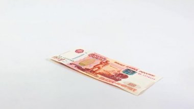 Beş bininci Rus rublesinin finansal yığının içine düşüşü