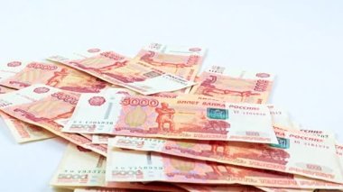 Beş bininci Rus rublesinin finansal yığının içine düşüşü