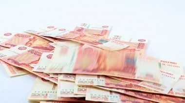 Beş bininci Rus rublesinin finansal yığının içine düşüşü