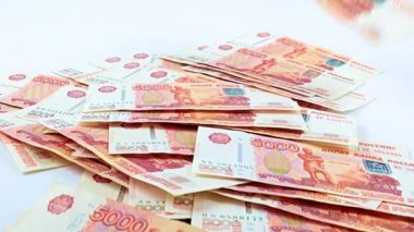Beş bininci Rus rublesinin finansal yığının içine düşüşü