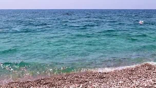 Beautiful Waves Pebble Sea Beach Place Active Recreation — Stock Video