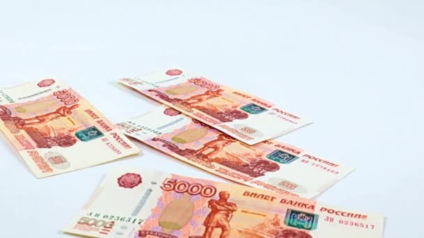 Ruhiger Fall Der Fünftausendstel Scheine Russischer Rubel Den Finanzhaufen — Stockvideo