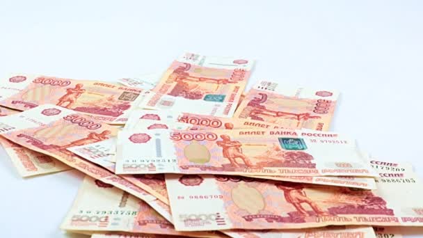 Ruhiger Fall Der Fünftausendstel Scheine Russischer Rubel Den Finanzhaufen — Stockvideo
