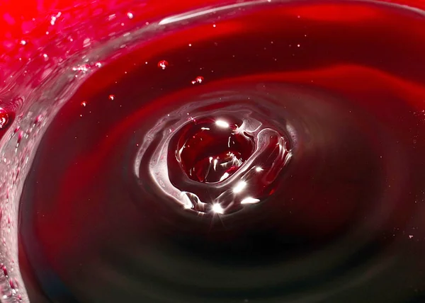 Bizarre Patterns Surface Red Liquid Being Hit Drop Water — Stock Photo, Image