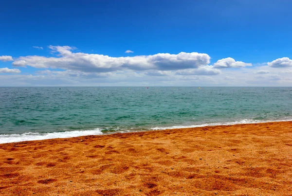 アクティブなレクリエーションのための場所として美しい砂浜 — ストック写真
