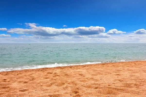 Schöner Sandstrand Als Ort Für Aktive Erholung — Stockfoto