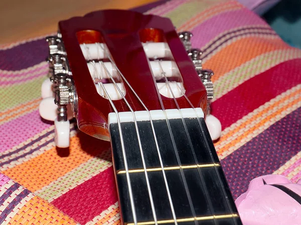 Cordas Kapron Estacas Uma Guitarra Clássica Seis Cordas — Fotografia de Stock