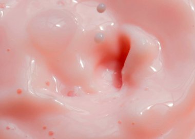 Yüzeyde bir damla pembe sıvı