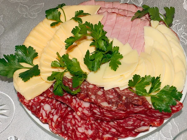 Porties Rauwe Gerookte Worst Gastronomische Kaas Voor Een Feestelijke Traktatie — Stockfoto