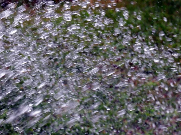 Швидкі Краплі Потоці Чистої Води Поливі Трави Газону — стокове фото