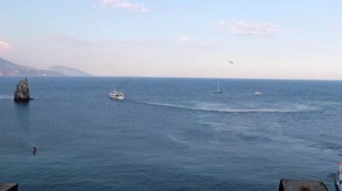 Kırım Cumhuriyeti Yalta kenti yakınlarındaki Karadeniz 'in güzel suları