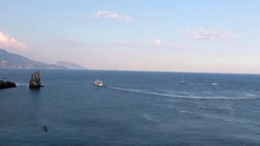 Kırım Cumhuriyeti Yalta kenti yakınlarındaki Karadeniz 'in güzel suları
