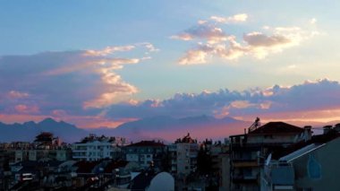 Antalya 'da günbatımında muhteşem gökyüzü manzarası