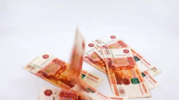 5千ルーブルの額面のロシア紙幣の山に落ち — ストック動画