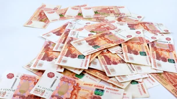 Padající Hromadě Ruských Papírových Bankovek Nominální Hodnotě Pět Tisíc Rublů — Stock video